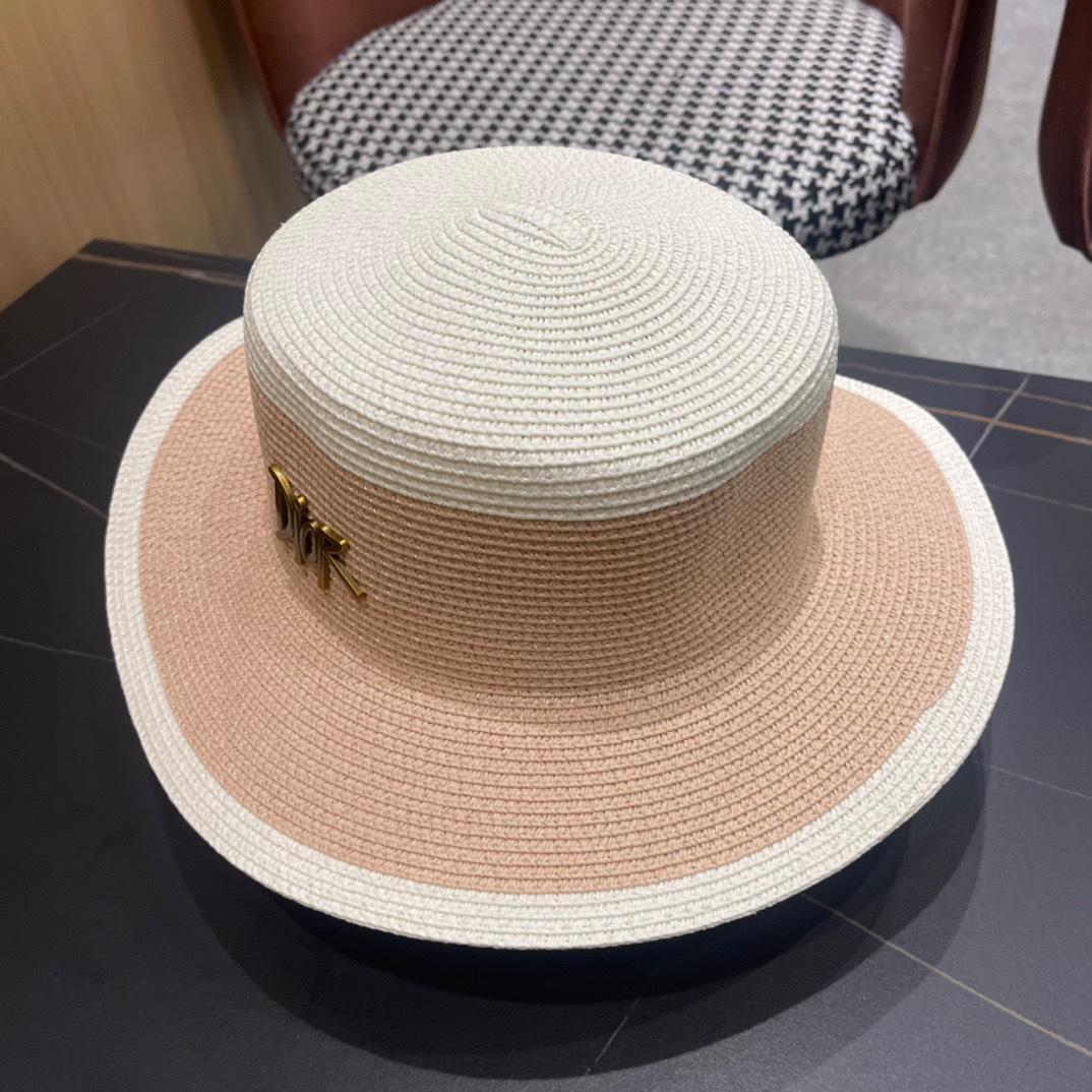 【DIOR迪奥】2024的新款草编平顶遮阳草帽盆帽🤩沙滩风，简约大方，百搭单品～出街首选，新款帽型超美腻