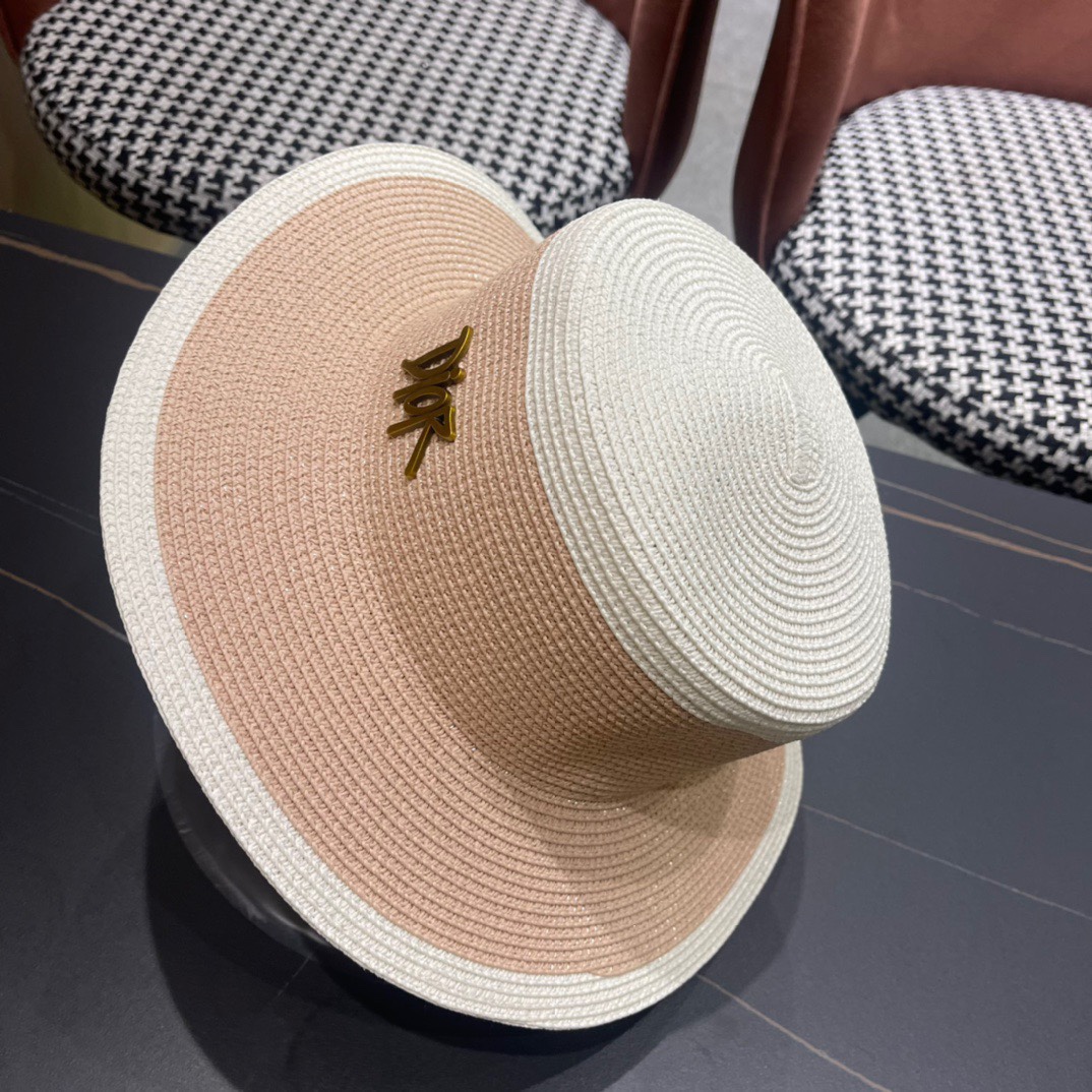 【DIOR迪奥】2024的新款草编平顶遮阳草帽盆帽🤩沙滩风，简约大方，百搭单品～出街首选，新款帽型超美腻