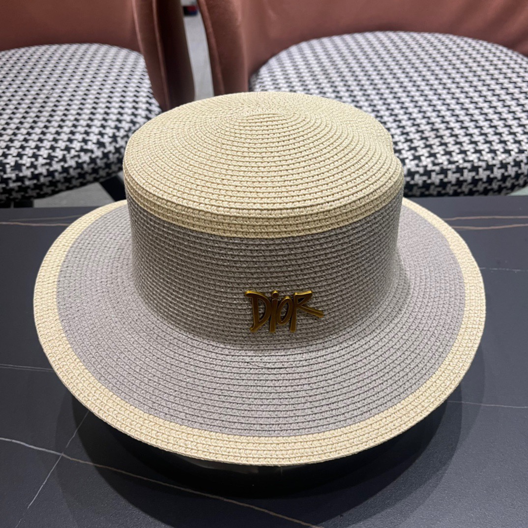 【DIOR迪奥】2024的新款草编平顶遮阳草帽盆帽🤩沙滩风，简约大方，百搭单品～出街首选，新款帽型超美腻