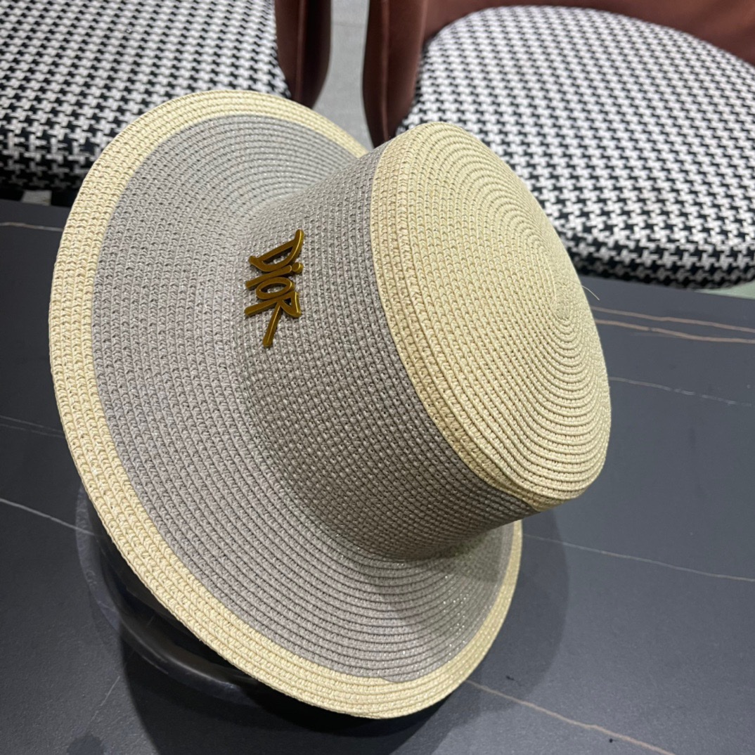 【DIOR迪奥】2024的新款草编平顶遮阳草帽盆帽🤩沙滩风，简约大方，百搭单品～出街首选，新款帽型超美腻