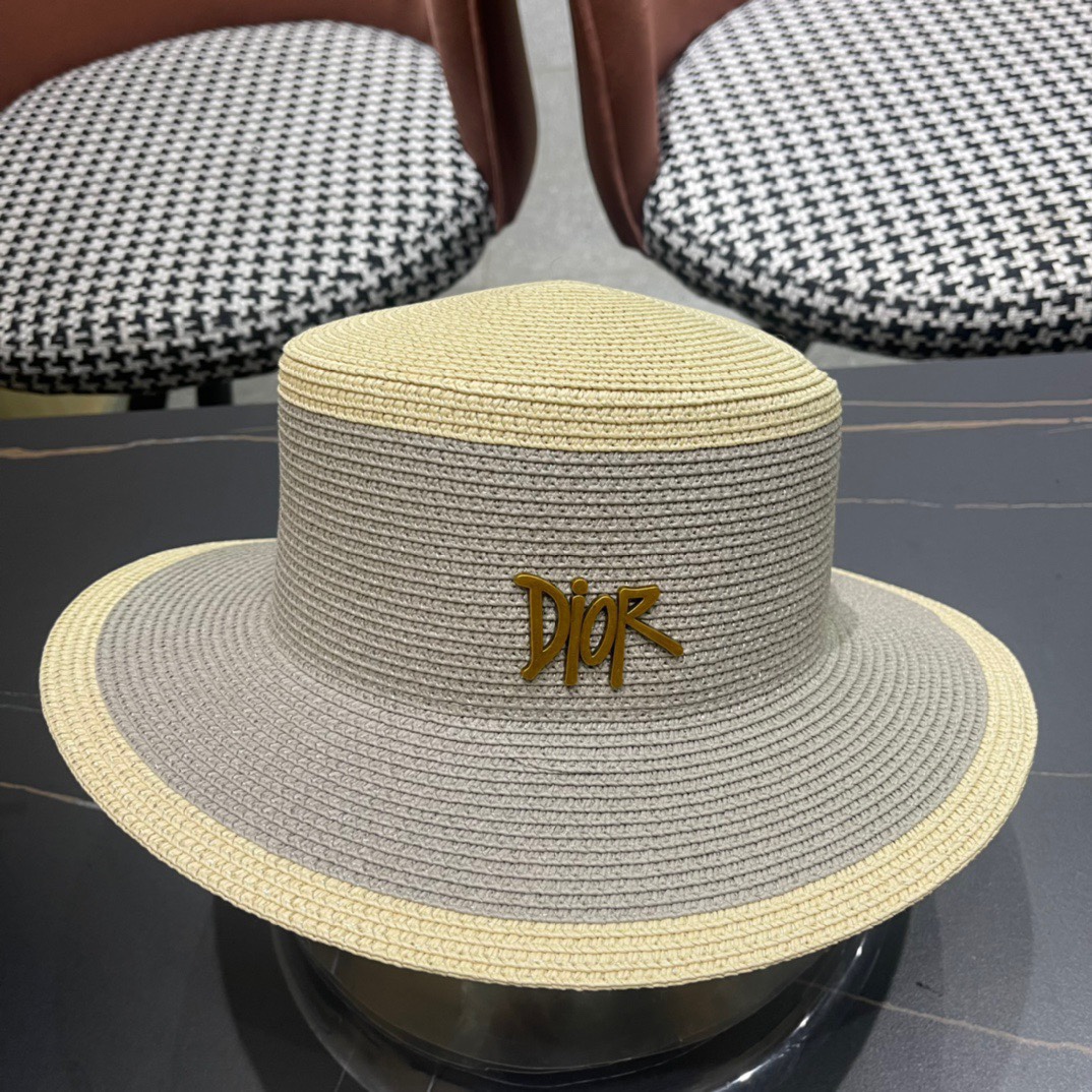 【DIOR迪奥】2024的新款草编平顶遮阳草帽盆帽🤩沙滩风，简约大方，百搭单品～出街首选，新款帽型超美腻