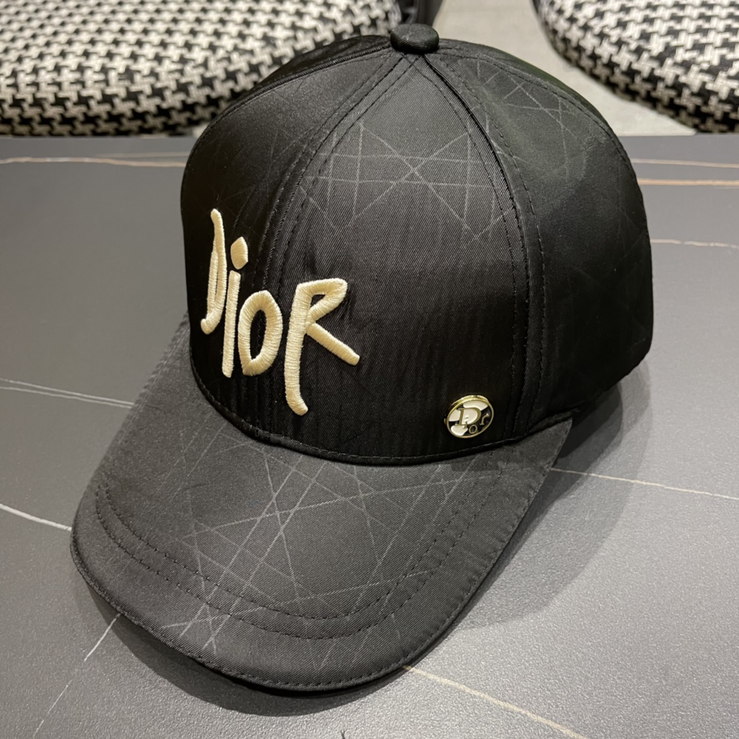 （DIOR迪奥】新款走量简约棒球帽🧢，新款出货，大牌款超好搭配，赶紧入手！