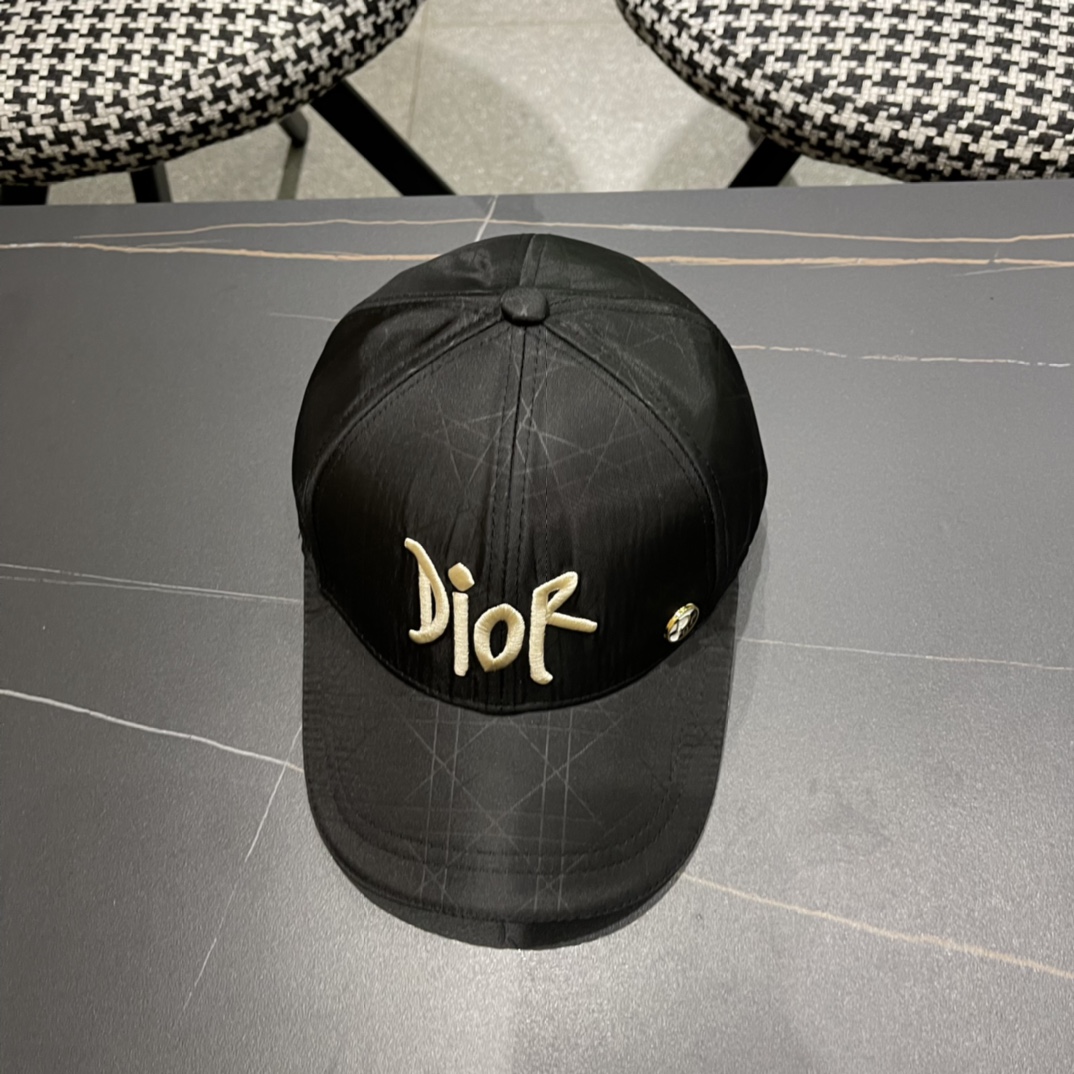 （DIOR迪奥】新款走量简约棒球帽🧢，新款出货，大牌款超好搭配，赶紧入手！