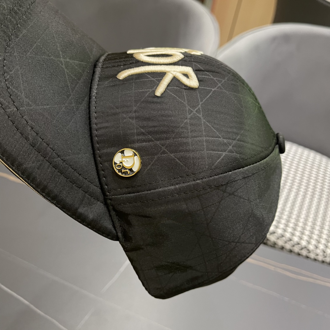 （DIOR迪奥】新款走量简约棒球帽🧢，新款出货，大牌款超好搭配，赶紧入手！