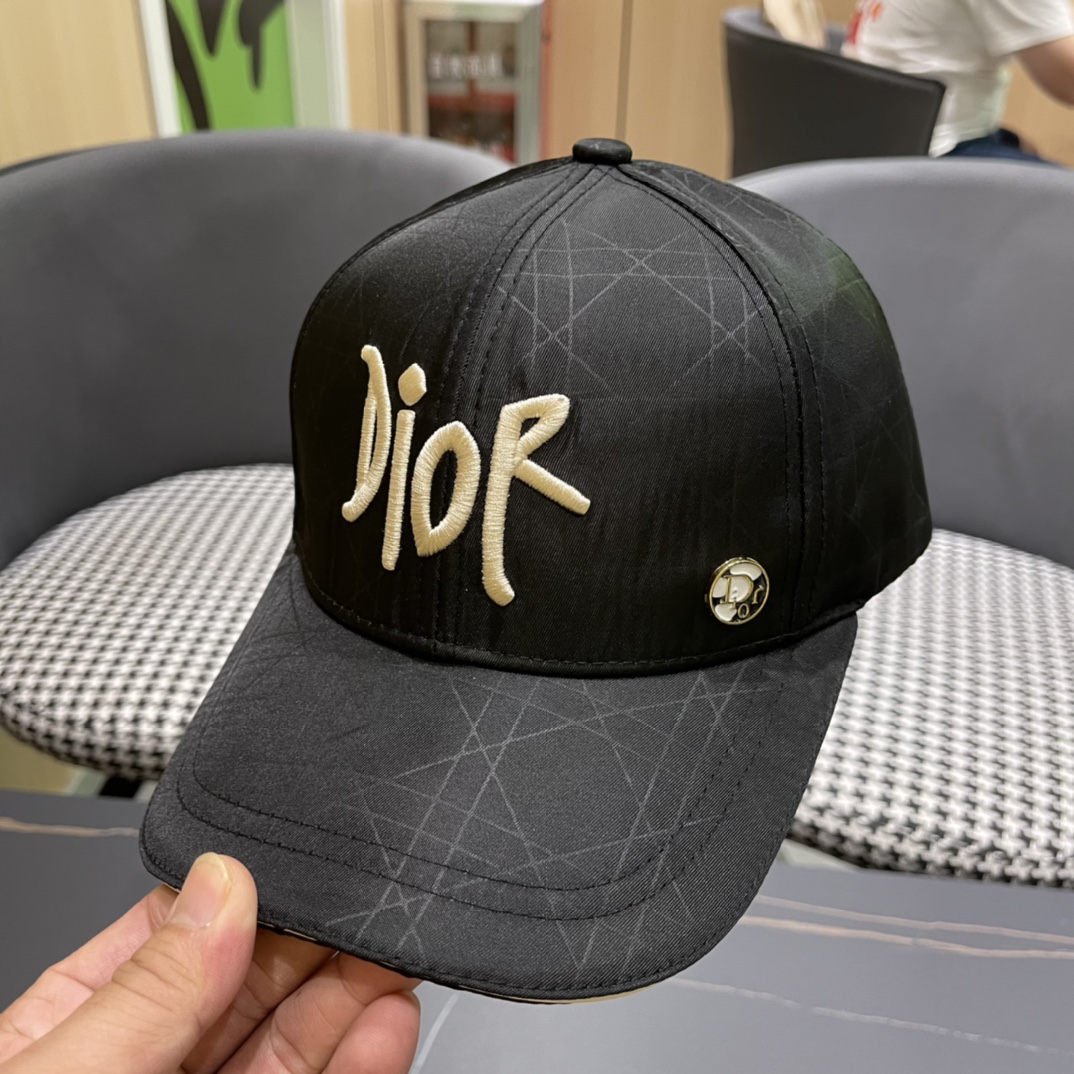 （DIOR迪奥】新款走量简约棒球帽🧢，新款出货，大牌款超好搭配，赶紧入手！
