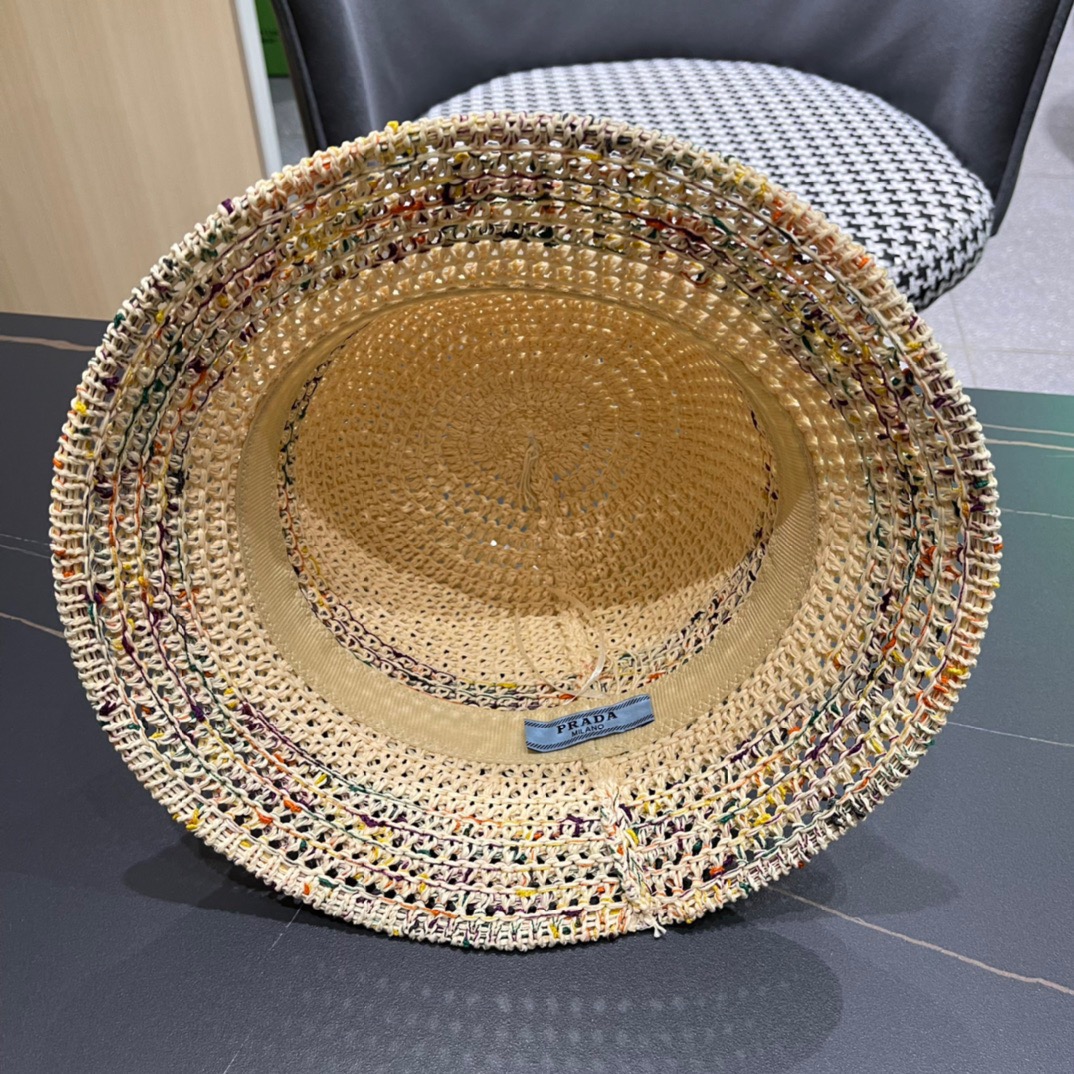  普拉达春夏新款编织彩虹边草帽，简约甜美风，帽型很好，大脸型哦！出街必备
