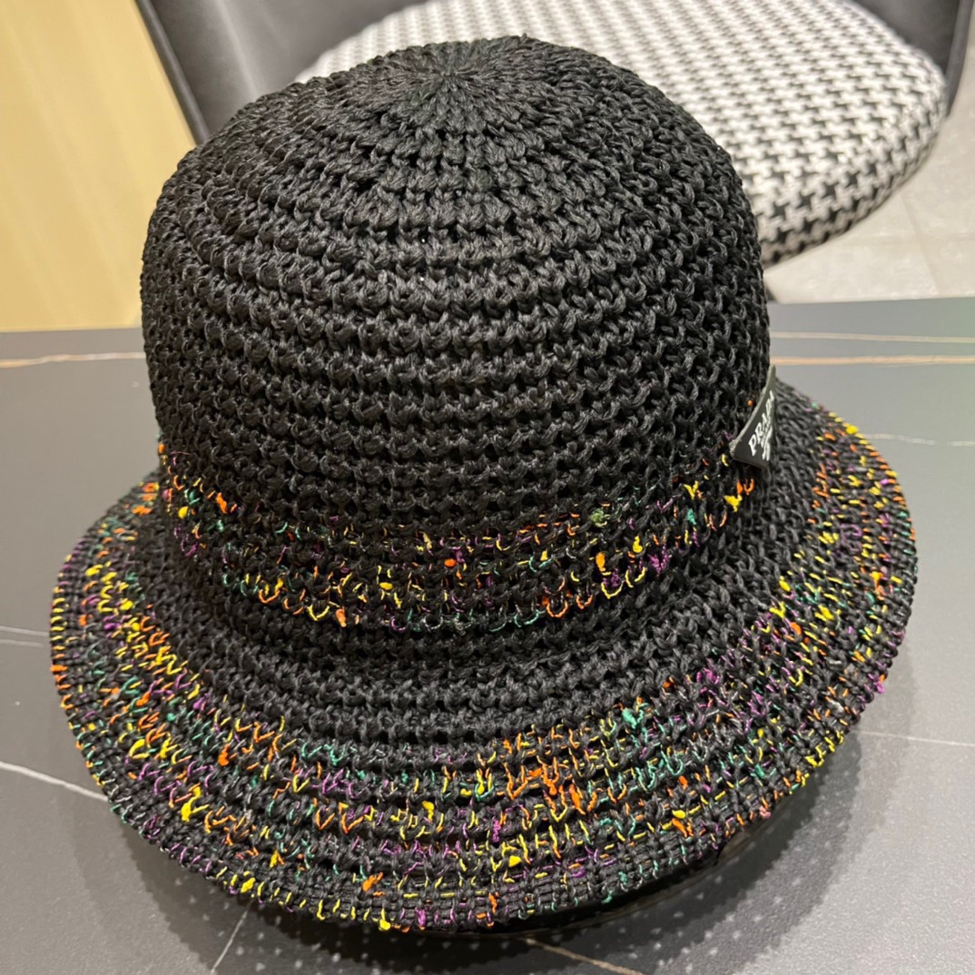  普拉达春夏新款编织彩虹边草帽，简约甜美风，帽型很好，大脸型哦！出街必备