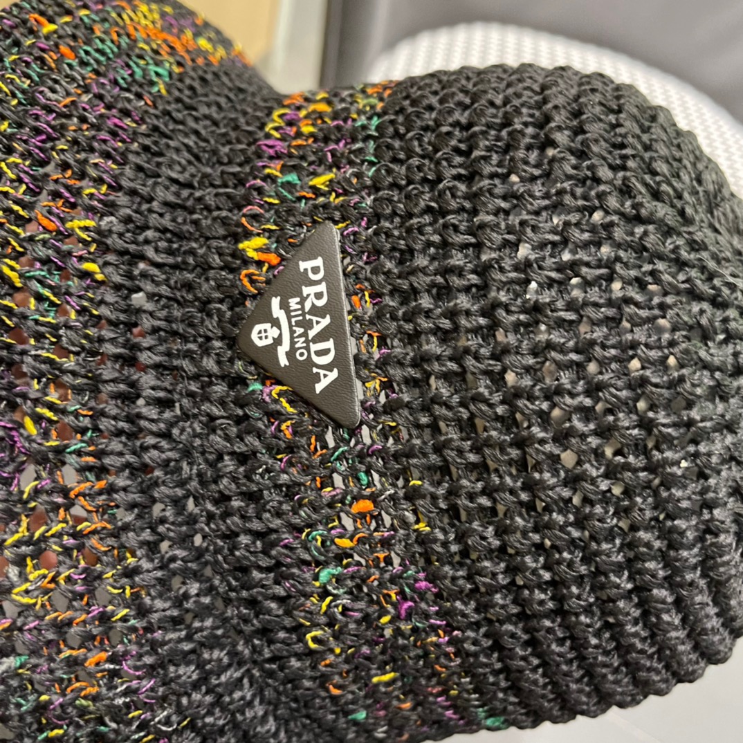  普拉达春夏新款编织彩虹边草帽，简约甜美风，帽型很好，大脸型哦！出街必备