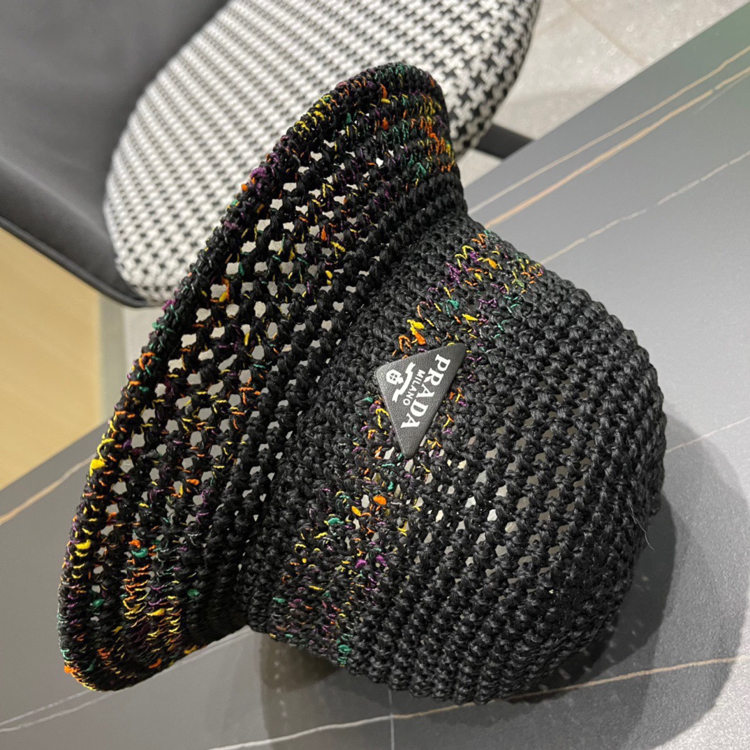  普拉达春夏新款编织彩虹边草帽，简约甜美风，帽型很好，大脸型哦！出街必备