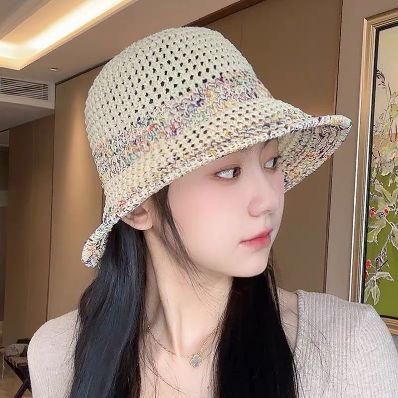  普拉达春夏新款编织彩虹边草帽，简约甜美风，帽型很好，大脸型哦！出街必备