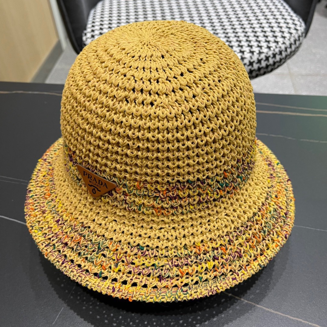  普拉达春夏新款编织彩虹边草帽，简约甜美风，帽型很好，大脸型哦！出街必备
