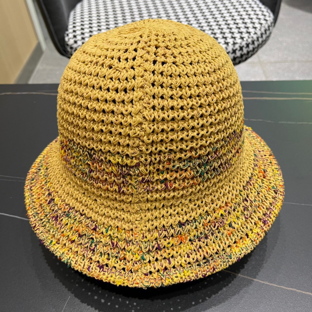  普拉达春夏新款编织彩虹边草帽，简约甜美风，帽型很好，大脸型哦！出街必备