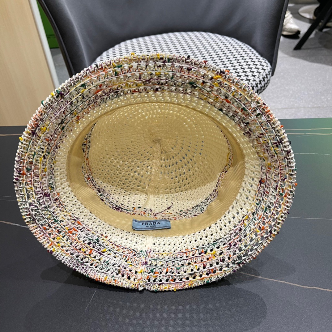  普拉达春夏新款编织彩虹边草帽，简约甜美风，帽型很好，大脸型哦！出街必备