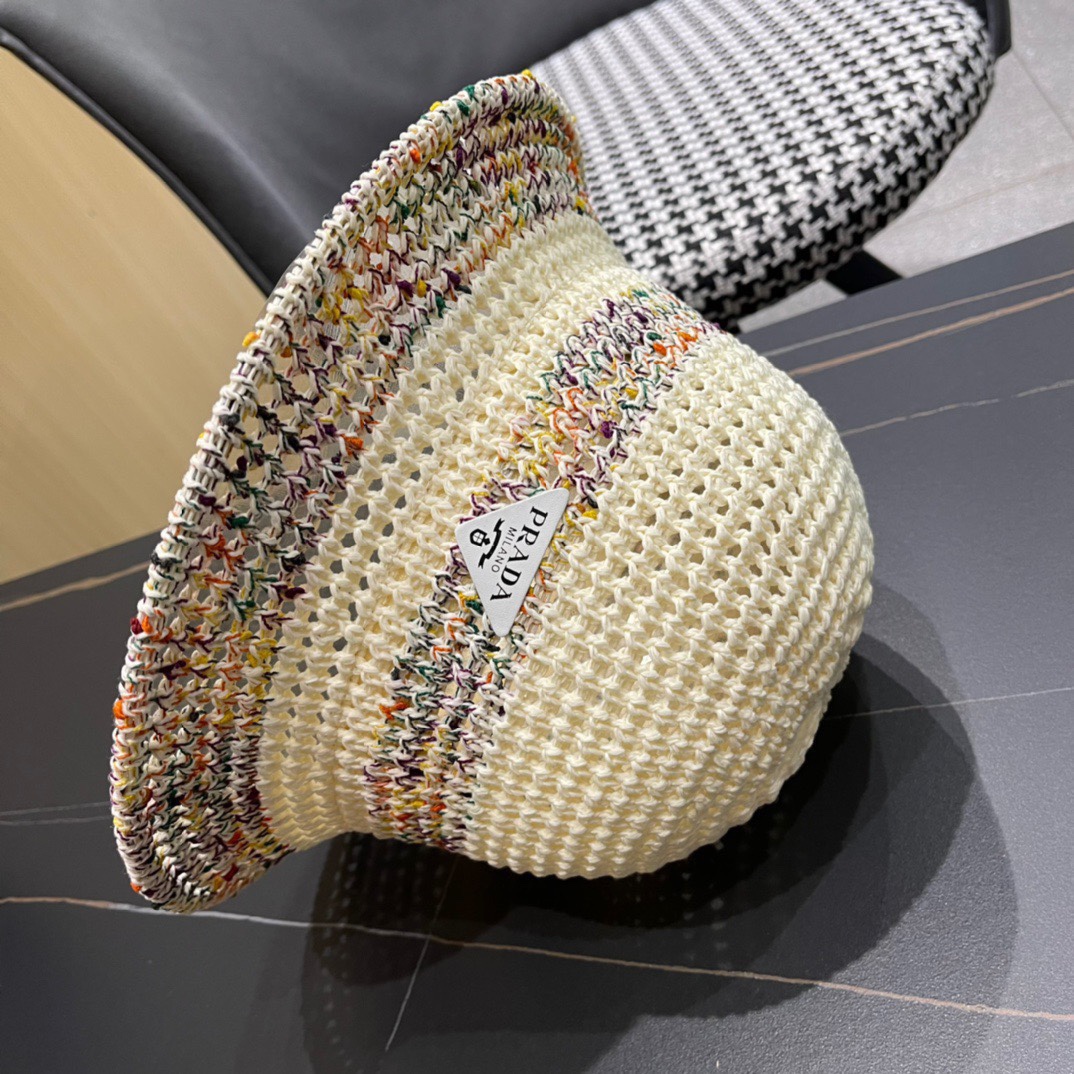  普拉达春夏新款编织彩虹边草帽，简约甜美风，帽型很好，大脸型哦！出街必备