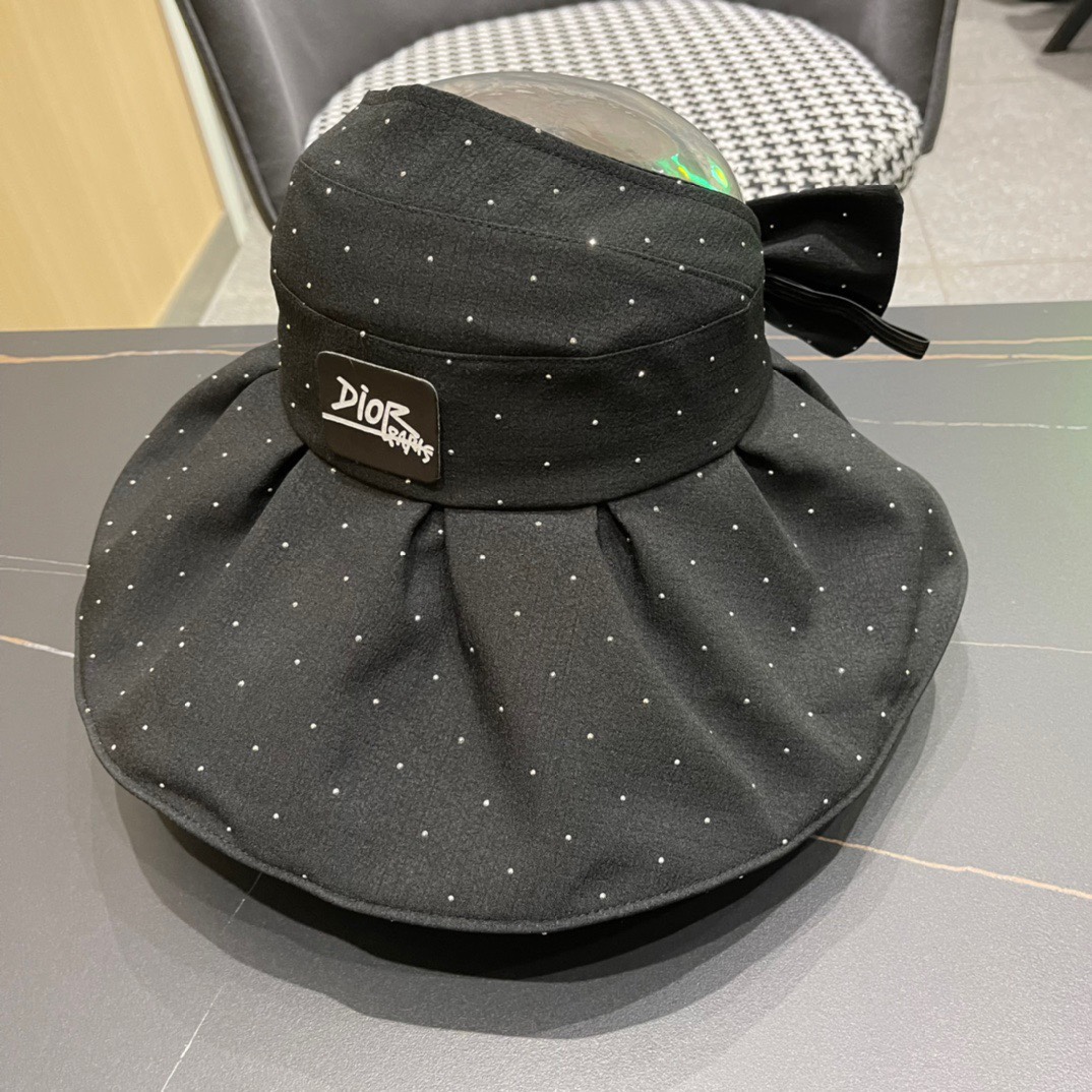  迪奥Dio*大檐空顶帽遮阳帽越简单越高级，时尚雅致
懂货可以闭眼入手