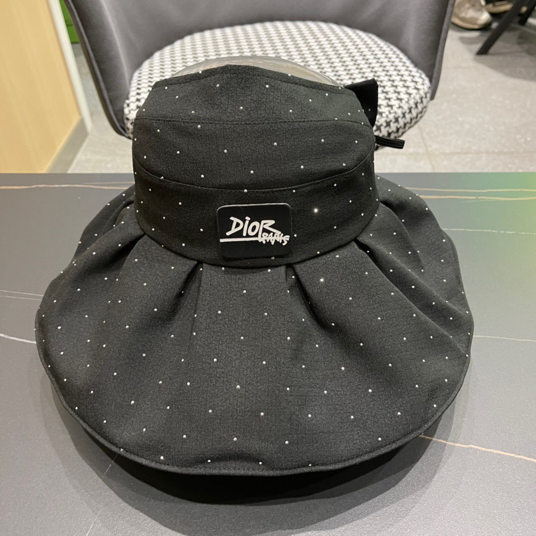  迪奥Dio*大檐空顶帽遮阳帽越简单越高级，时尚雅致
懂货可以闭眼入手