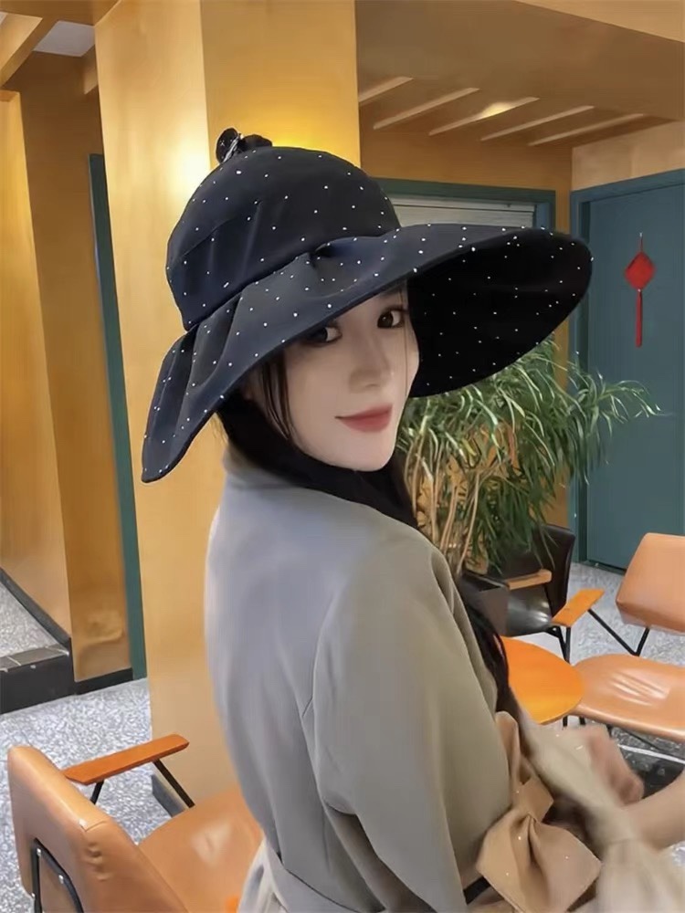  迪奥Dio*大檐空顶帽遮阳帽越简单越高级，时尚雅致
懂货可以闭眼入手