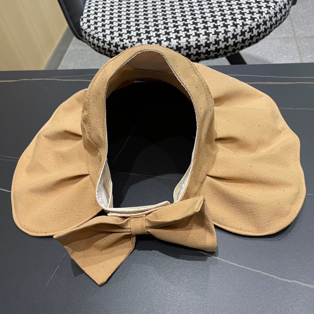  迪奥Dio*大檐空顶帽遮阳帽越简单越高级，时尚雅致
懂货可以闭眼入手