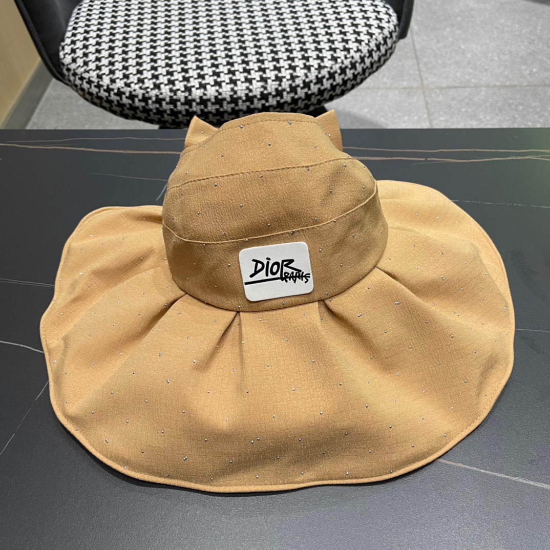  迪奥Dio*大檐空顶帽遮阳帽越简单越高级，时尚雅致
懂货可以闭眼入手
