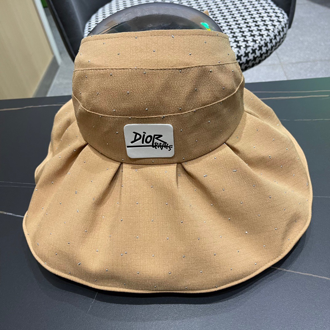  迪奥Dio*大檐空顶帽遮阳帽越简单越高级，时尚雅致
懂货可以闭眼入手