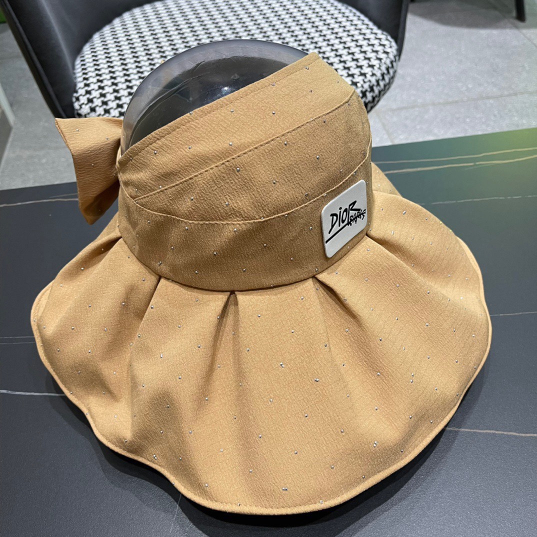  迪奥Dio*大檐空顶帽遮阳帽越简单越高级，时尚雅致
懂货可以闭眼入手