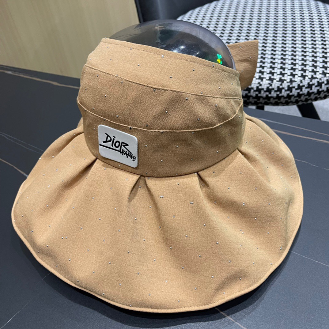  迪奥Dio*大檐空顶帽遮阳帽越简单越高级，时尚雅致
懂货可以闭眼入手