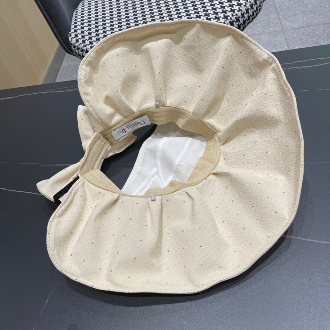  迪奥Dio*大檐空顶帽遮阳帽越简单越高级，时尚雅致
懂货可以闭眼入手