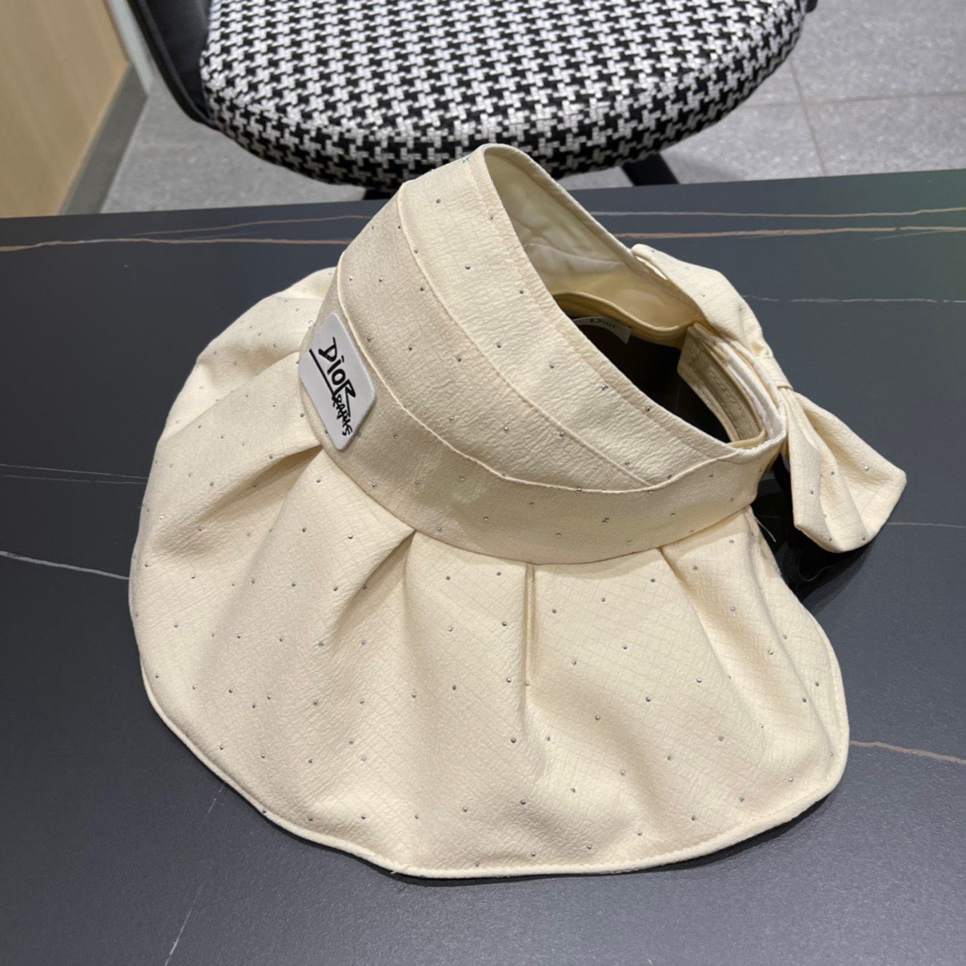  迪奥Dio*大檐空顶帽遮阳帽越简单越高级，时尚雅致
懂货可以闭眼入手