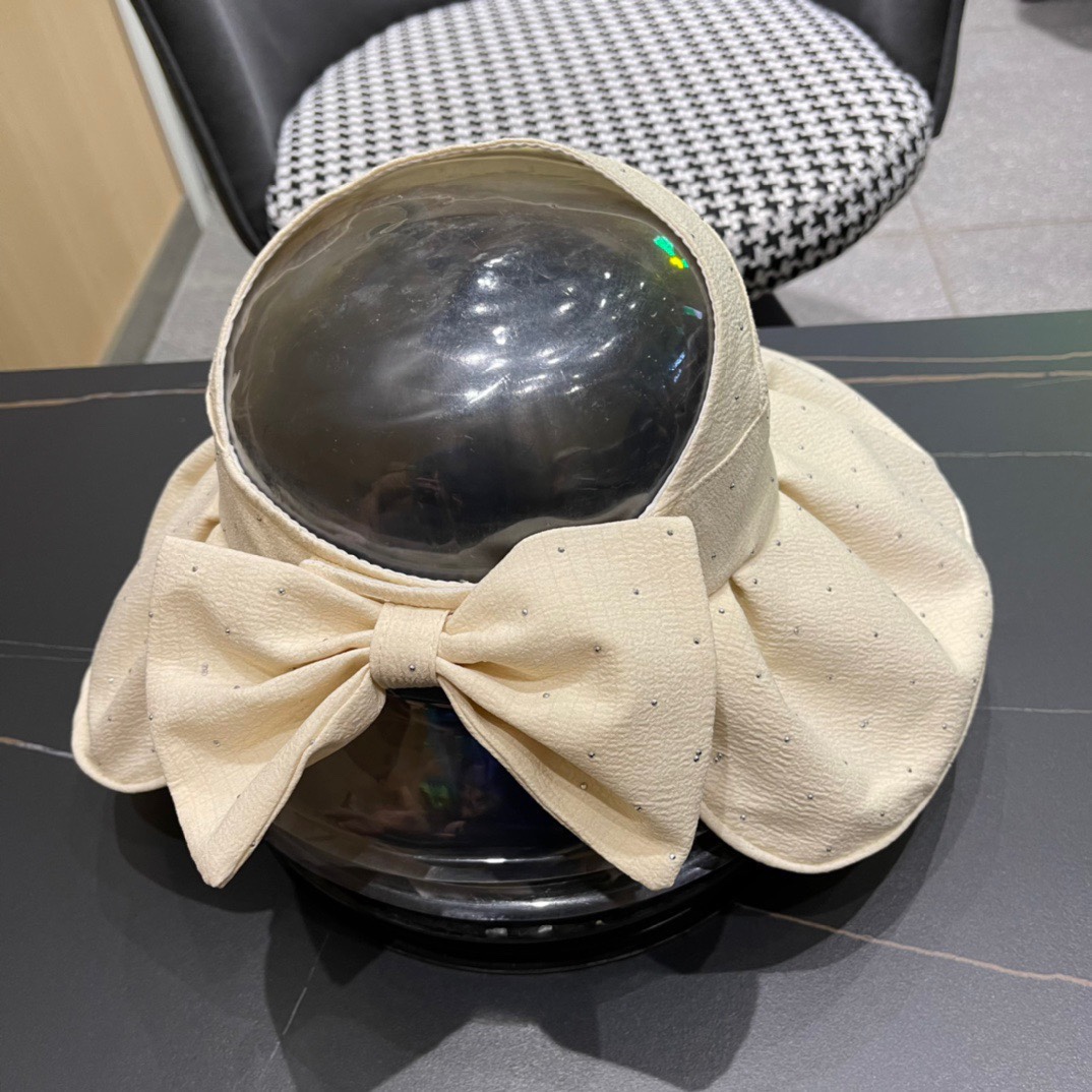  迪奥Dio*大檐空顶帽遮阳帽越简单越高级，时尚雅致
懂货可以闭眼入手