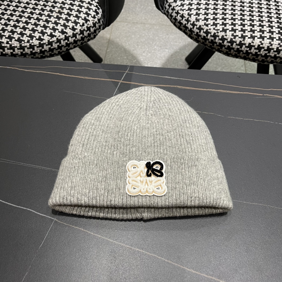 [LOEWE] 2024 principios de otoño gorro de punto de alta gama, material afelpado, muy versátil