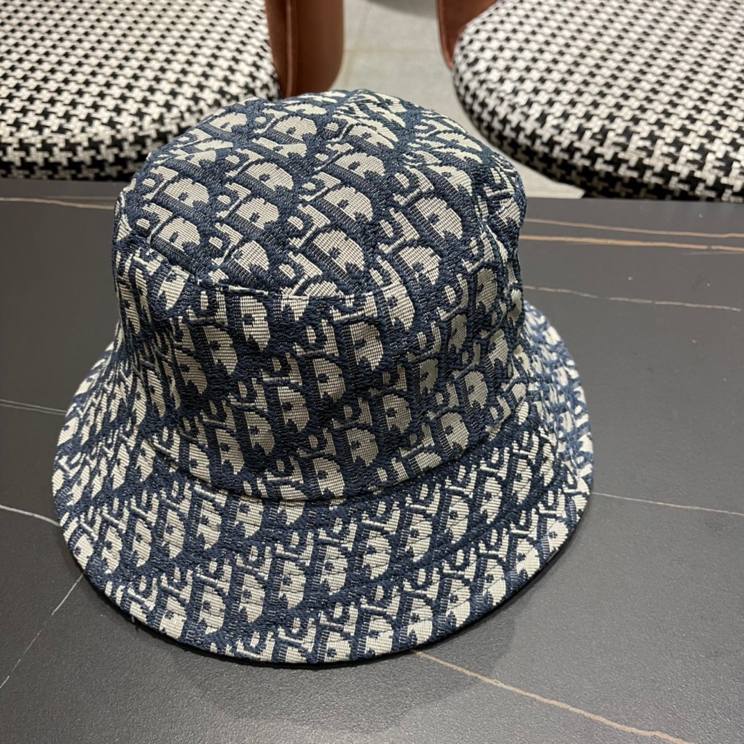  Dior 迪奥 新款原单渔夫帽， 精致純也格调很有感觉，很酷很时尚，专柜断货热门，质量超赞