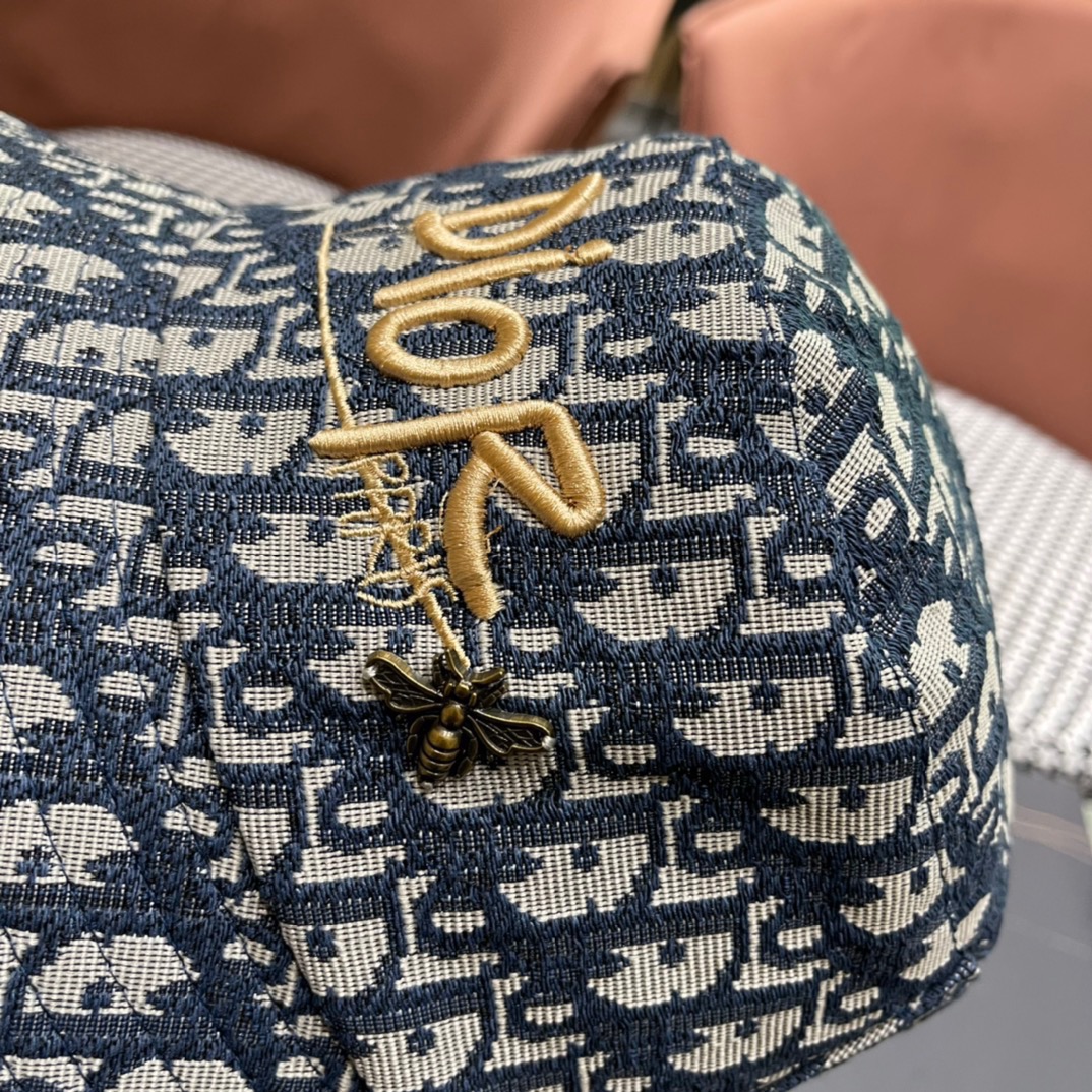  Dior 迪奥 新款原单渔夫帽， 精致純也格调很有感觉，很酷很时尚，专柜断货热门，质量超赞