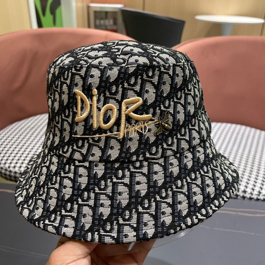  Dior 迪奥 新款原单渔夫帽， 精致純也格调很有感觉，很酷很时尚，专柜断货热门，质量超赞