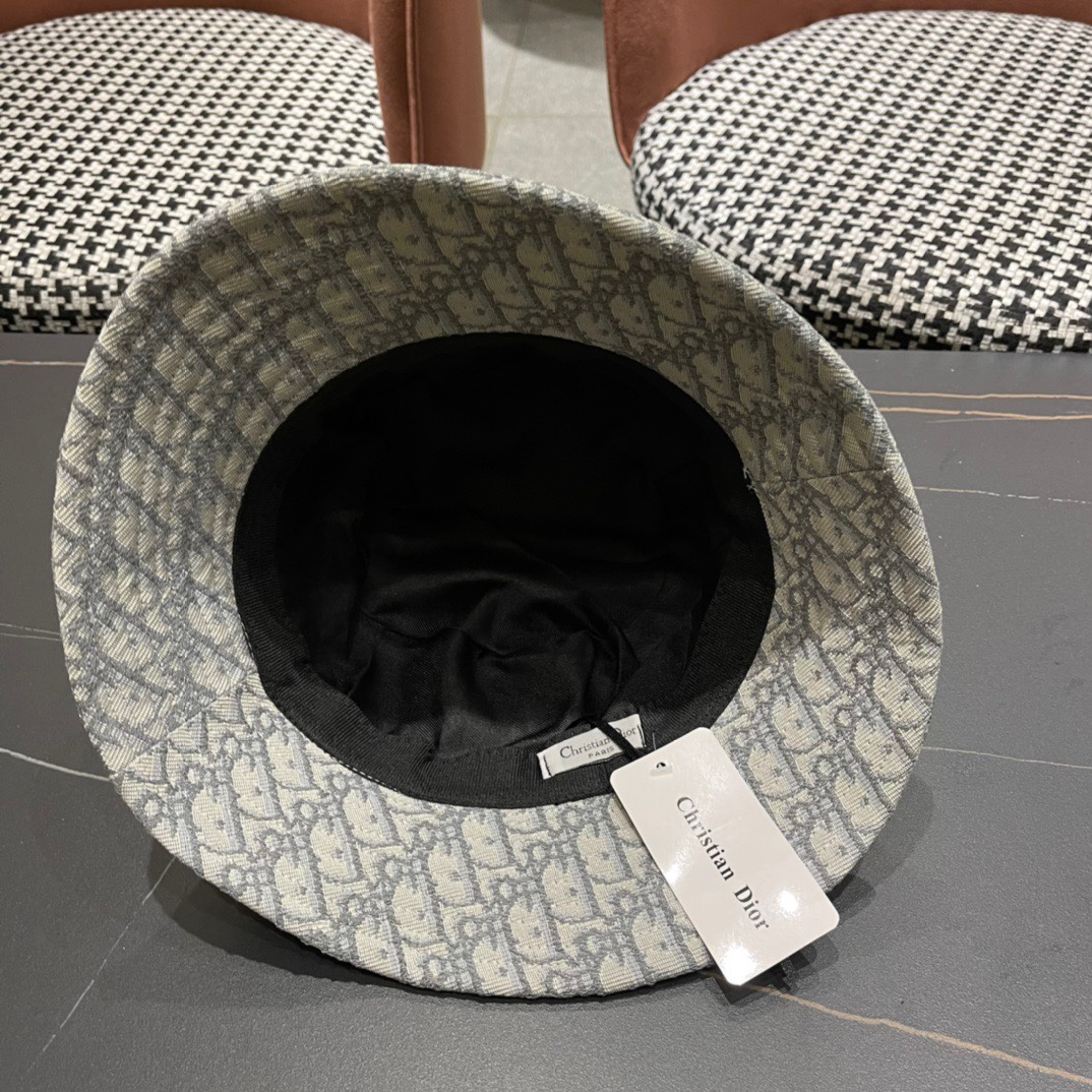  Dior 迪奥 新款原单渔夫帽， 精致純也格调很有感觉，很酷很时尚，专柜断货热门，质量超赞