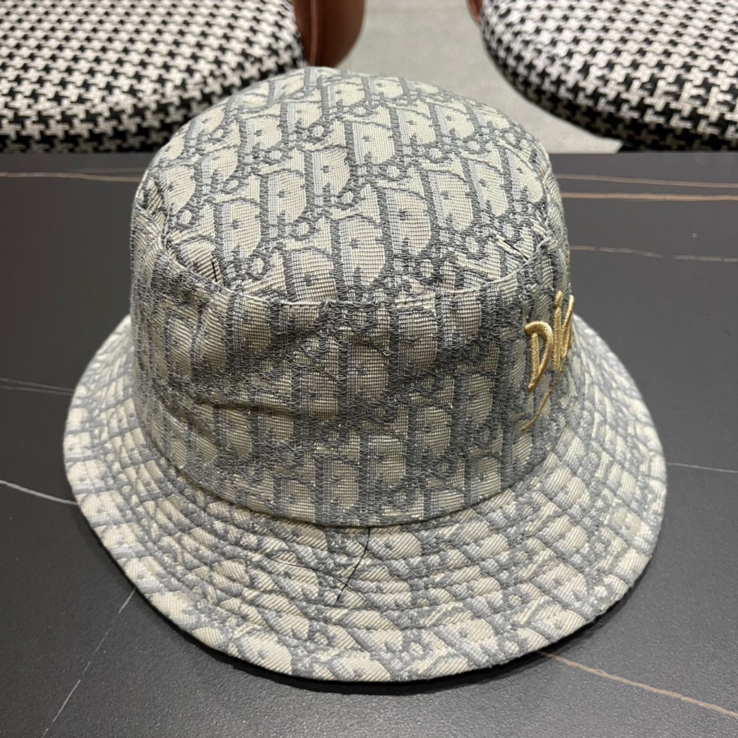  Dior 迪奥 新款原单渔夫帽， 精致純也格调很有感觉，很酷很时尚，专柜断货热门，质量超赞