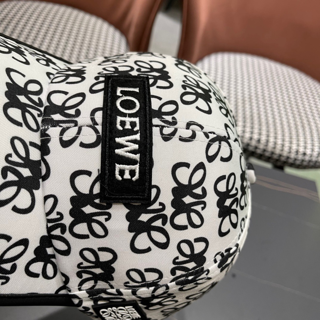 。【LOEWE罗意威】2024新款棒球帽，专柜经典款，男女通用