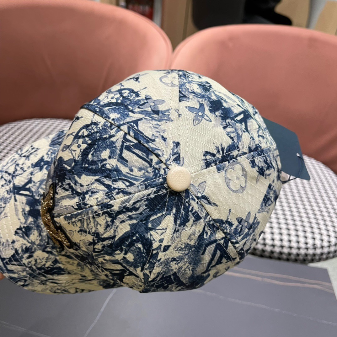  LV(路易威登)新款老花原单棒球帽，11开模订制，做工细致完美，质量超赞，基础头围56，贴片可调节。