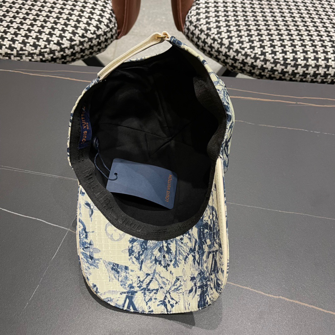  LV(路易威登)新款老花原单棒球帽，11开模订制，做工细致完美，质量超赞，基础头围56，贴片可调节。