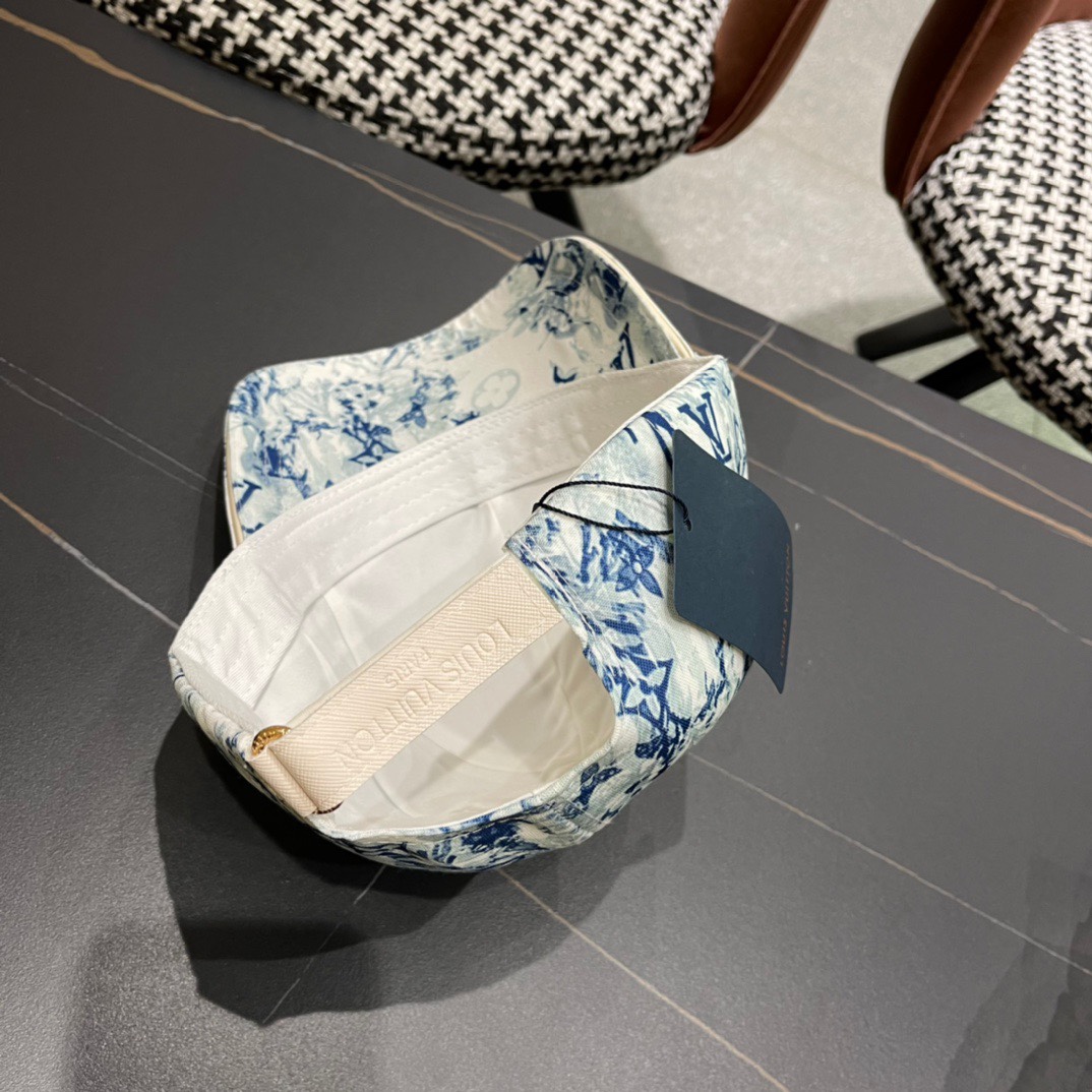  LV(路易威登)新款老花原单棒球帽，11开模订制，做工细致完美，质量超赞，基础头围56，贴片可调节。