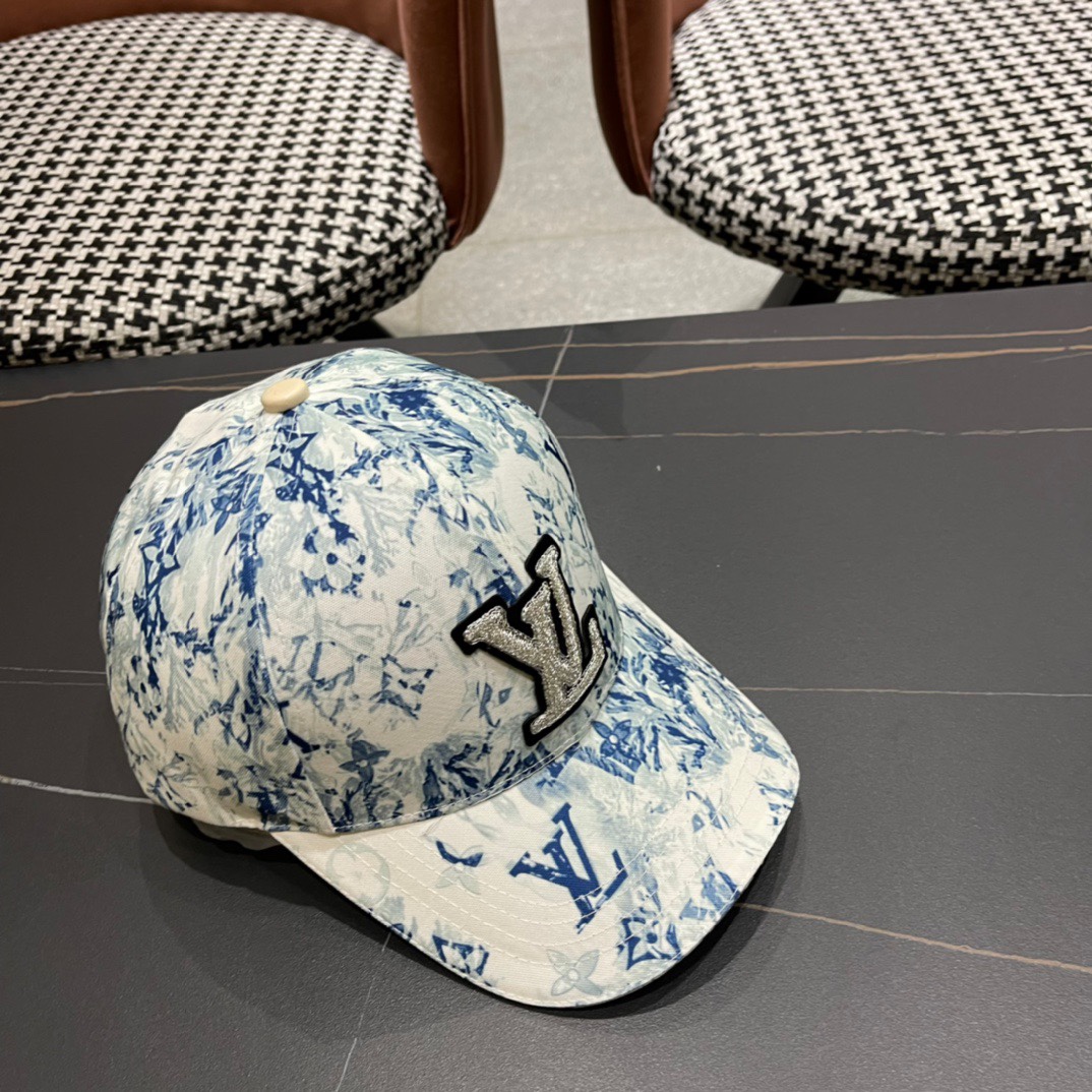  LV(路易威登)新款老花原单棒球帽，11开模订制，做工细致完美，质量超赞，基础头围56，贴片可调节。