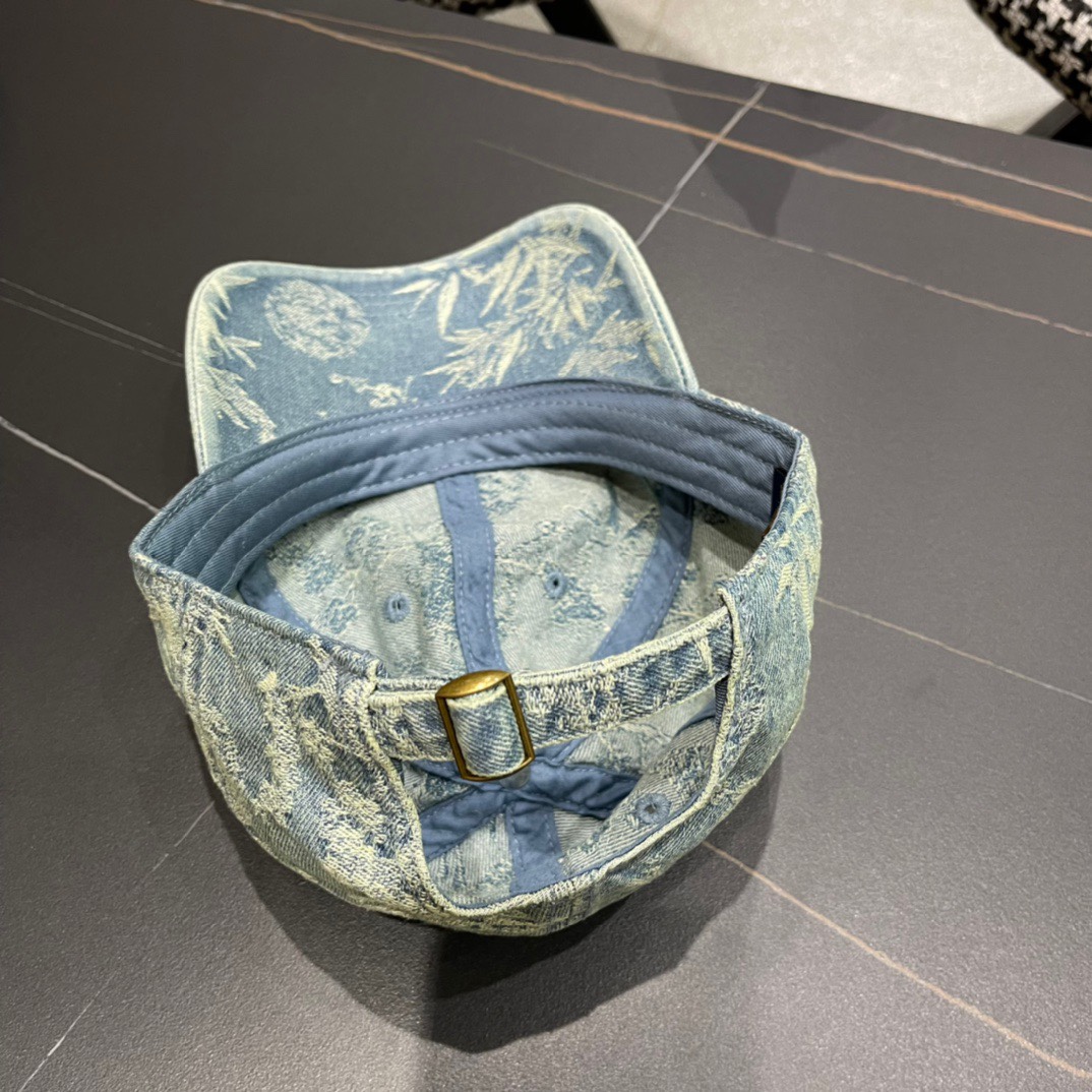 🧢LV路易威登经典棒球帽，非常经典的经典，流行的复古美，四季可用，出门必备，非常显脸小