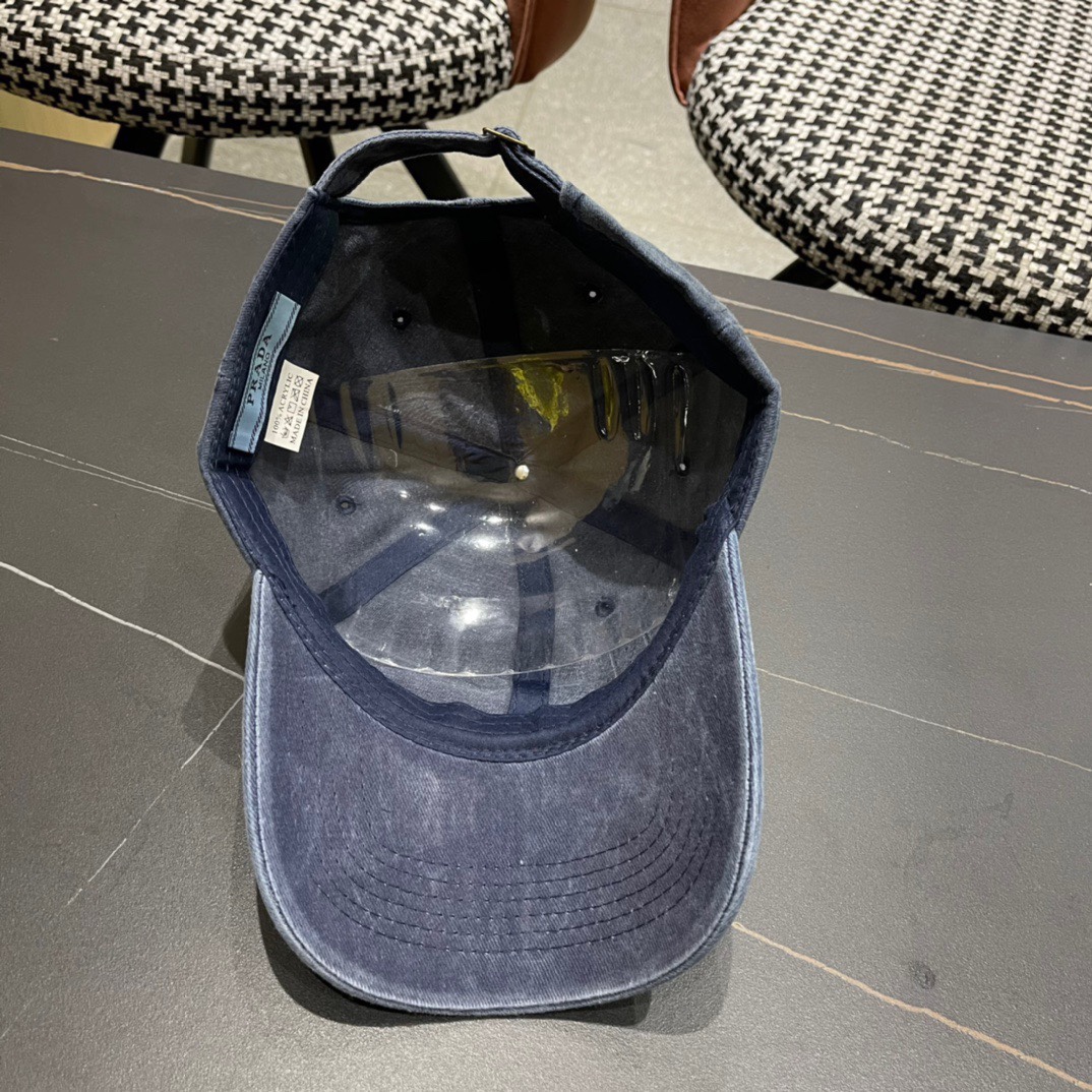 普拉达Prada 经典三角标棒球帽🧢颜色完美 帽型正点 简直谁戴都好看🧐质量超赞👍 时尚百搭