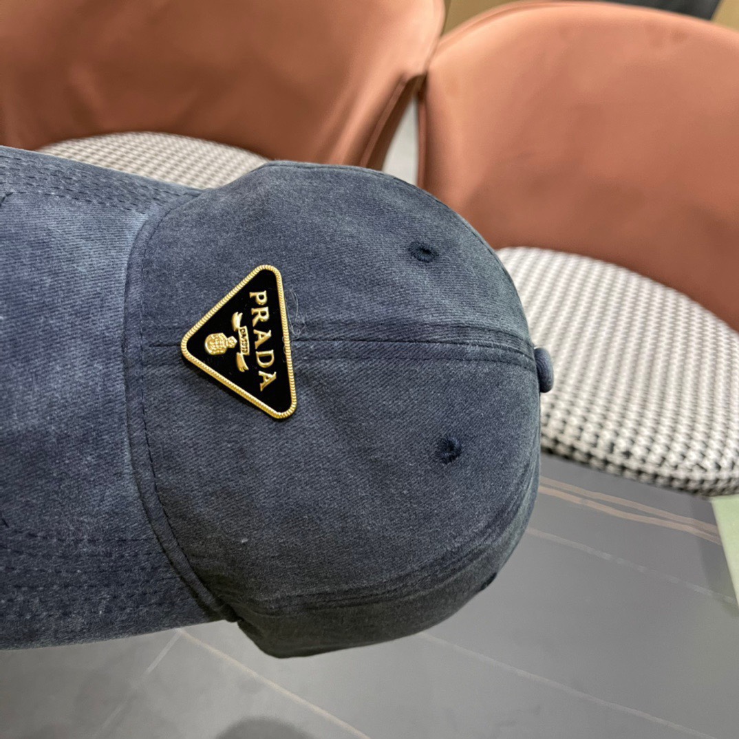  普拉达Prada 经典三角标棒球帽🧢颜色完美 帽型正点 简直谁戴都好看🧐质量超赞👍 时尚百搭