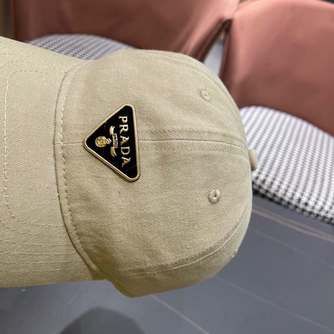  普拉达Prada 经典三角标棒球帽🧢颜色完美 帽型正点 简直谁戴都好看🧐质量超赞👍 时尚百搭