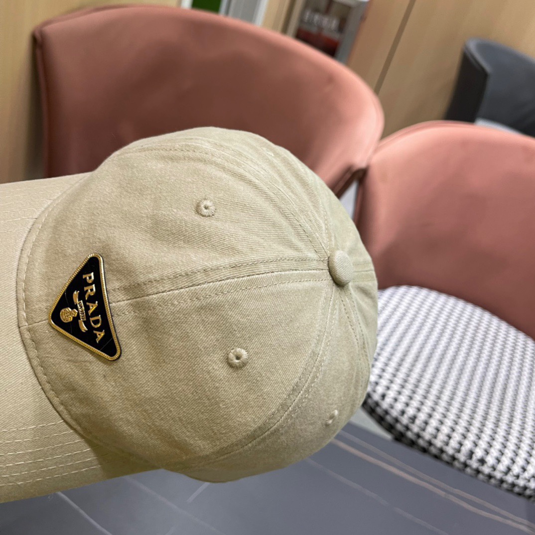  普拉达Prada 经典三角标棒球帽🧢颜色完美 帽型正点 简直谁戴都好看🧐质量超赞👍 时尚百搭