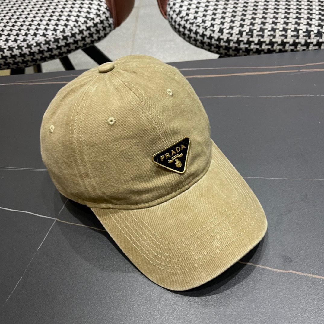  普拉达Prada 经典三角标棒球帽🧢颜色完美 帽型正点 简直谁戴都好看🧐质量超赞👍 时尚百搭