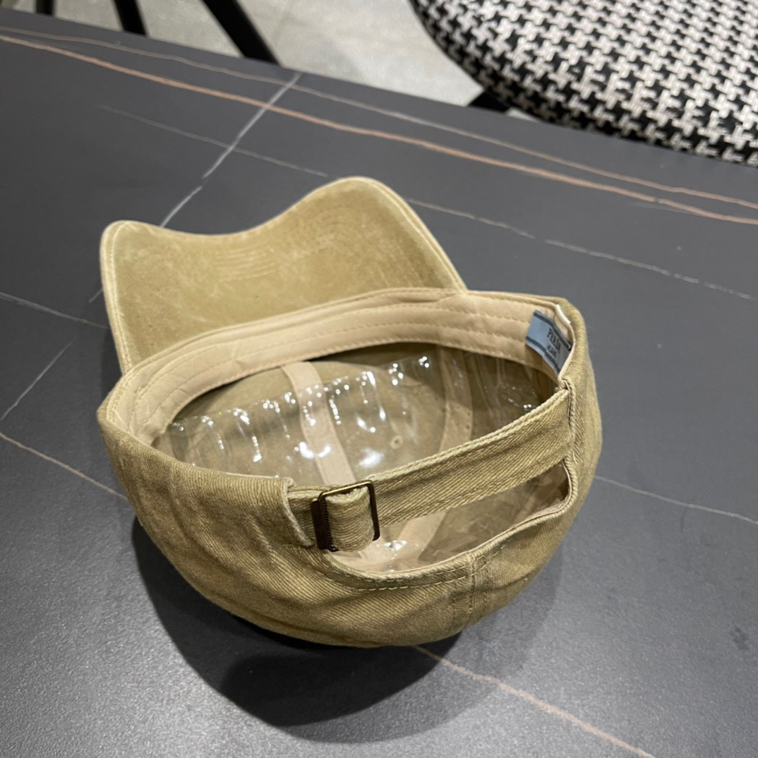  普拉达Prada 经典三角标棒球帽🧢颜色完美 帽型正点 简直谁戴都好看🧐质量超赞👍 时尚百搭