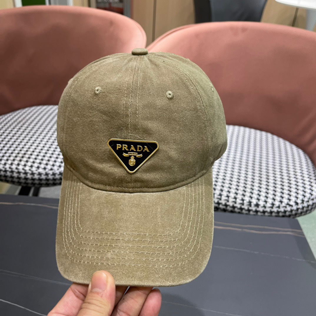  普拉达Prada 经典三角标棒球帽🧢颜色完美 帽型正点 简直谁戴都好看🧐质量超赞👍 时尚百搭