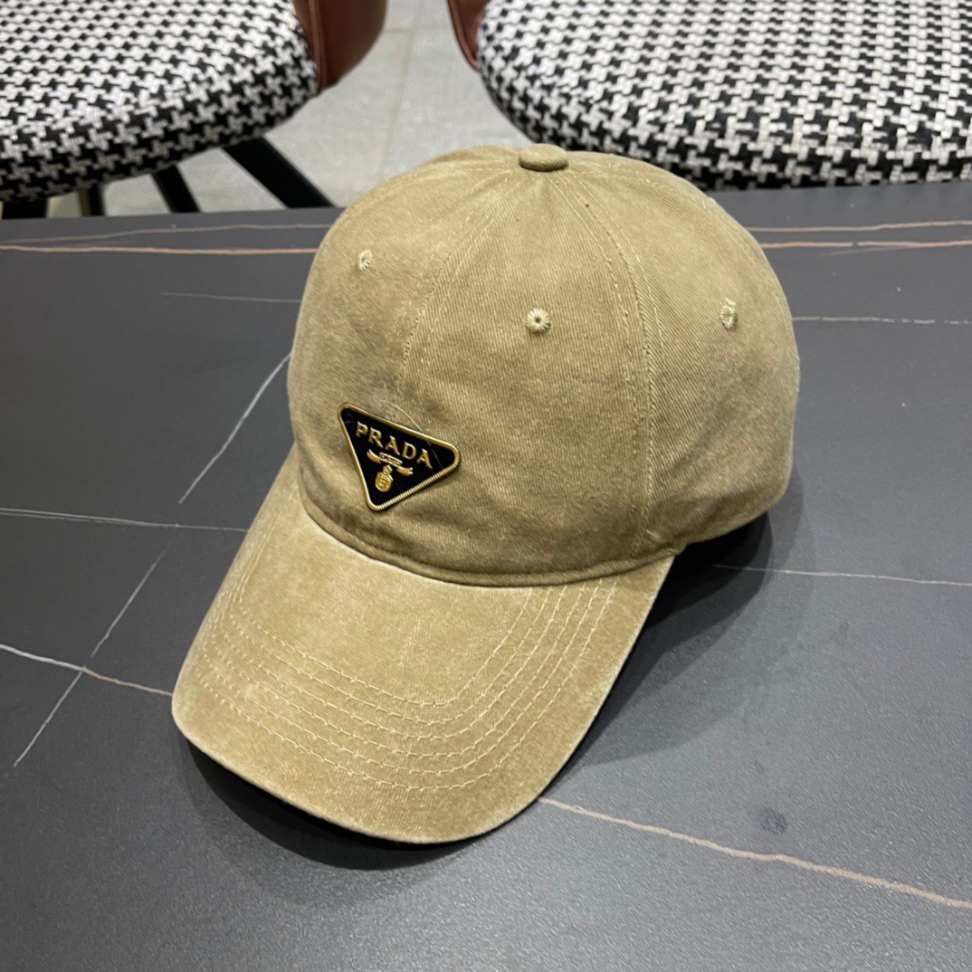  普拉达Prada 经典三角标棒球帽🧢颜色完美 帽型正点 简直谁戴都好看🧐质量超赞👍 时尚百搭