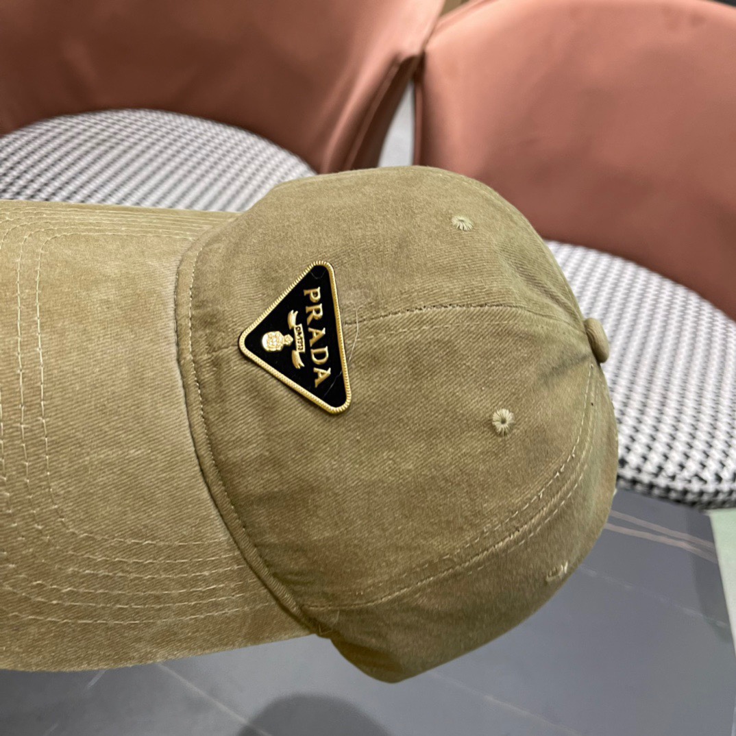  普拉达Prada 经典三角标棒球帽🧢颜色完美 帽型正点 简直谁戴都好看🧐质量超赞👍 时尚百搭